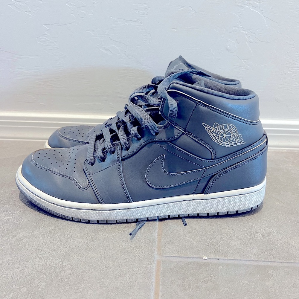 Jordan 1 Retro Mid, Cool Grey (2015) Size 11 Men’s